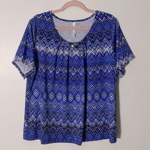 💛 NY Collection Blue And White Geometric Pattern Short Sleeve Blouse Size 1X